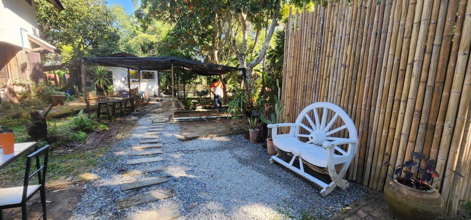 Tung Tong Homestay & Camping Mae Rim Esterno foto