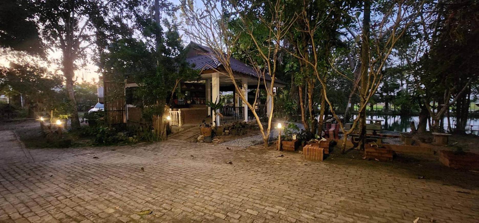 Tung Tong Homestay & Camping Mae Rim Esterno foto