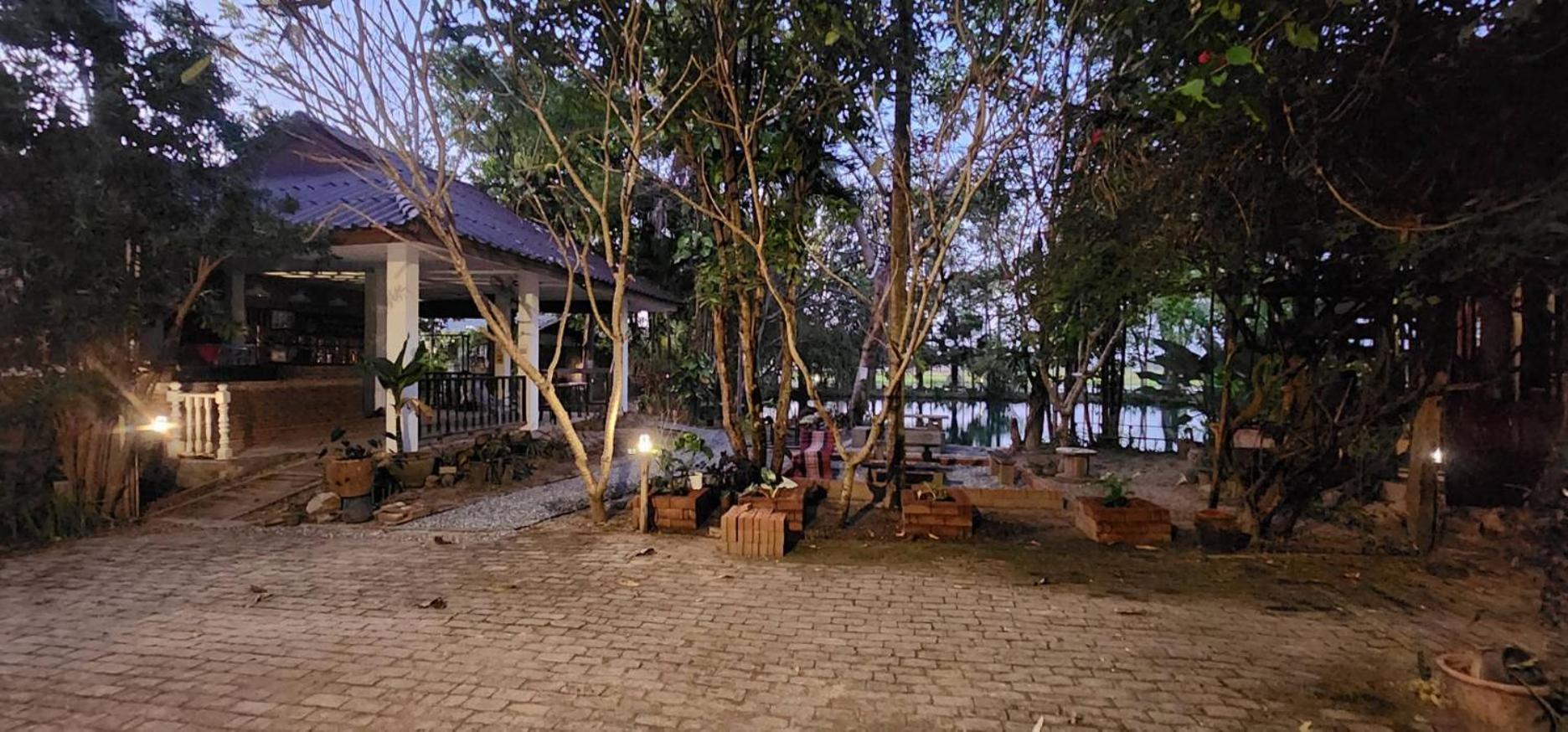 Tung Tong Homestay & Camping Mae Rim Esterno foto